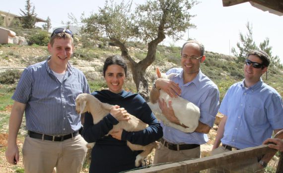 "חובה בסיסית ומוסרית להמשיך ולבנות את גוש עציון"