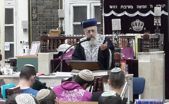 הרב יצחק יוסף: אבא היה קורא מגילה בתל אביב גם בט"ו באדר