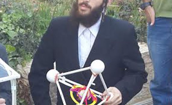 המשימה: להפיל ביצה מבניין בן 5 קומות מבלי שתשבר