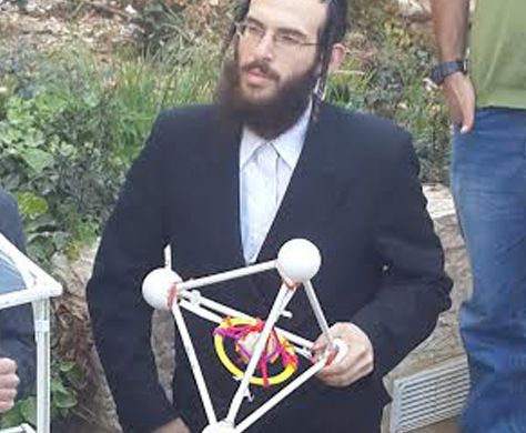 המשימה: להפיל ביצה מבניין בן 5 קומות מבלי שתשבר