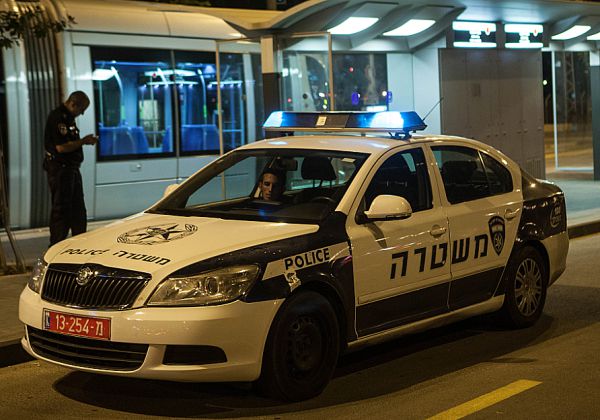 איים על אמו בגרזן בגלל שראה שדים בבית