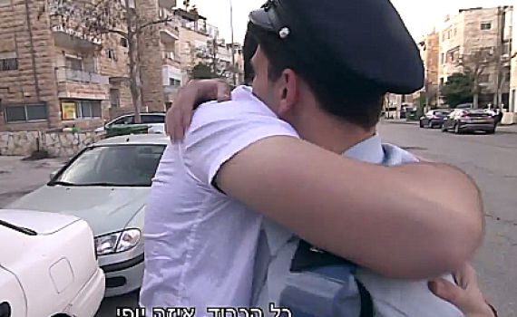 צפו: יום של מזל רע מסתיים בסמס שמח במיוחד