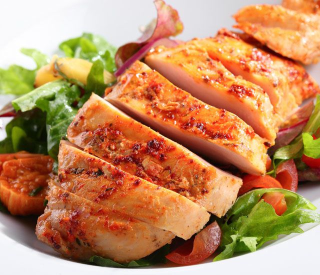 מה עושים עם השאריות של העוף? מכינים תבשיל נהדר