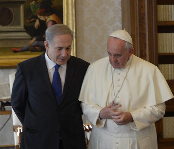 בכותל מתנגדים לביקור האפיפיור: "הוא סמל הטומאה"