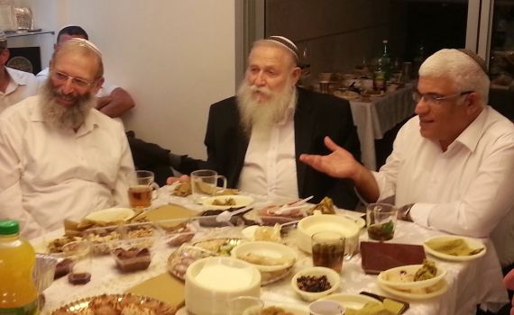 הרב דרוקמן בחגיגת המימונה אצל מנהלת אולפנת צפירה