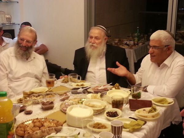 הרב דרוקמן בחגיגת המימונה אצל מנהלת אולפנת צפירה