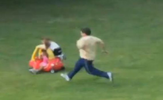 צפו: המועמד לפרס "אב השנה" על הצלת ילדים