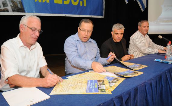 אריאל ולפיד חתמו: עוד 7,250 דירות בקרית ביאליק