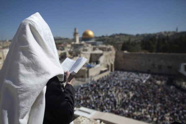 אלפים במעמד ברכת הכהנים בכותל המערבי