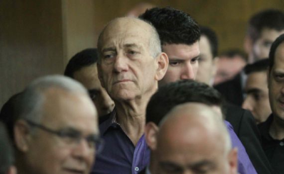 אולמרט נחקר כעת במשטרה: שולה זקן הקליטה אותו 4 שנים