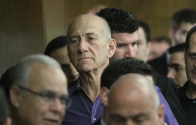 אולמרט נחקר כעת במשטרה: שולה זקן הקליטה אותו 4 שנים