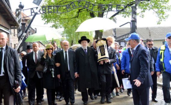 הנצחון: ספר התורה נכתב באושוויץ ויוכנס לכותל ביום העצמאות
