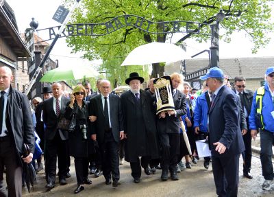 הנצחון: ספר התורה נכתב באושוויץ ויוכנס לכותל ביום העצמאות
