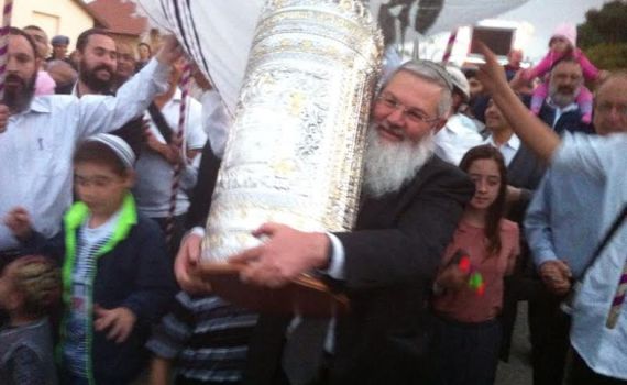 היישוב ענב התאחד בהכנסת ספר-תורה