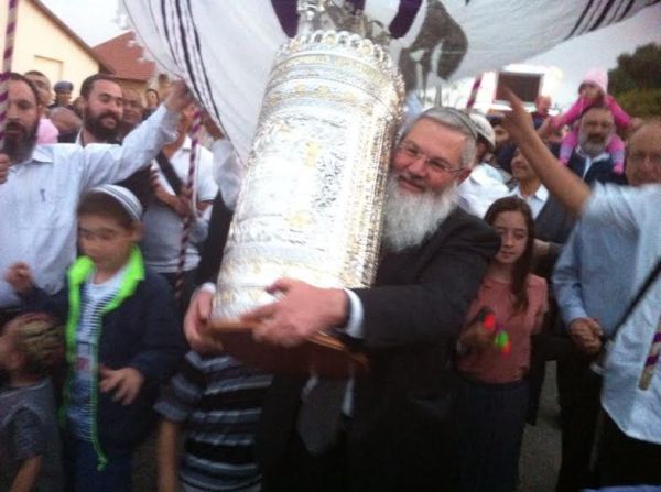 היישוב ענב התאחד בהכנסת ספר-תורה