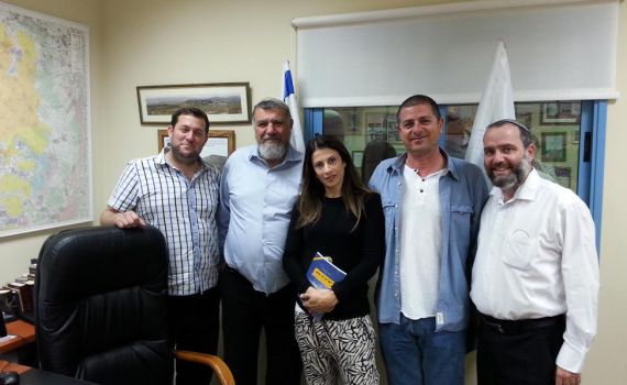 מגישת הטלויזיה מירי נבו ביקרה בשומרון