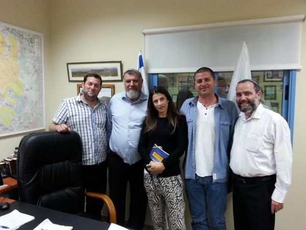 מגישת הטלויזיה מירי נבו ביקרה בשומרון