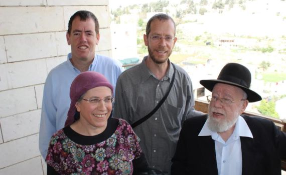 חול המועד: בית השלום בחברון אירח רבנים וח"כים