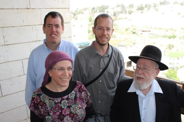 חול המועד: בית השלום בחברון אירח רבנים וח"כים