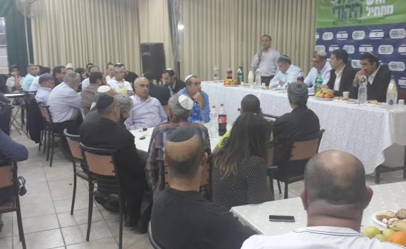 לקראת החג: פעילי 'הבית היהודי' בדרום בהרמת כוסית