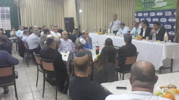 לקראת החג: פעילי 'הבית היהודי' בדרום בהרמת כוסית
