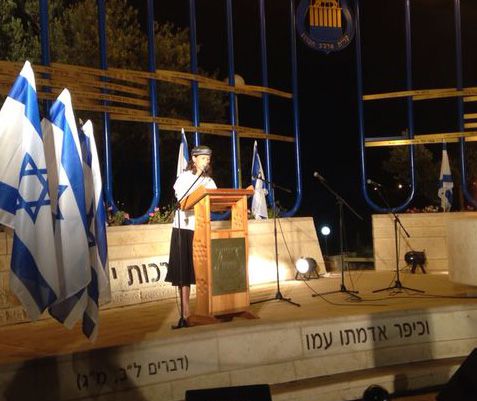 "שלושה שבועות שאתה לא איתנו אבל הנשמה שלך חקוקה אצלנו בלבבות"