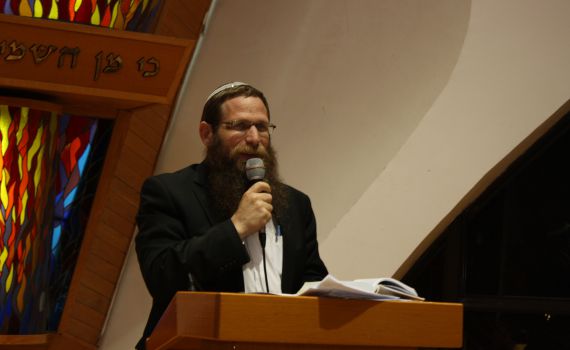 אבות ג': ליצנות וציניות מול דברי תורה והשראת שכינה