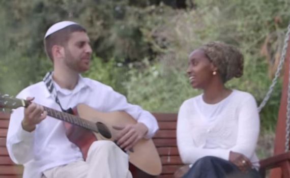 קיבוץ גלויות פרטי: יוסי התחתן עם רות ונולד שיר