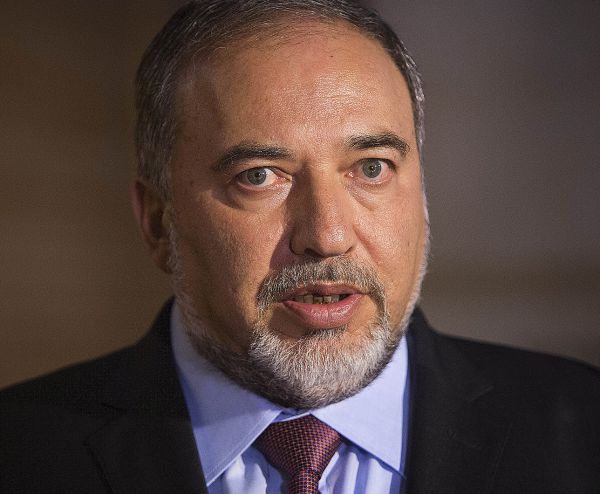 ליברמן: שמאלני התקשורת מלבים תג מחיר