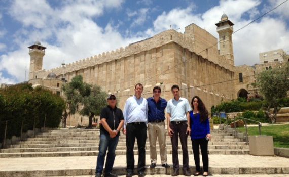 אקוניס בחברון: "נתגבר על הקשיים ובקרוב יאוכלס גם בית המכפלה"