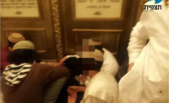 צעירים התבצרו בקבר דוד במחאה נגד ביקור האפיפיור