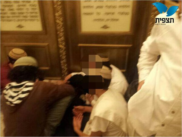 צעירים התבצרו בקבר דוד במחאה נגד ביקור האפיפיור