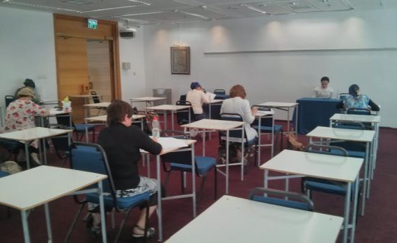 לראשונה בהיסטוריה: נשים בבחינות ההסמכה למשגיחות כשרות