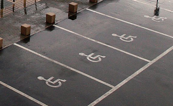 נכים יורשו להחנות באזור פריקה וטעינה