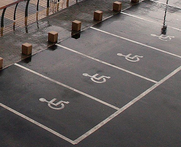 נכים יורשו להחנות באזור פריקה וטעינה