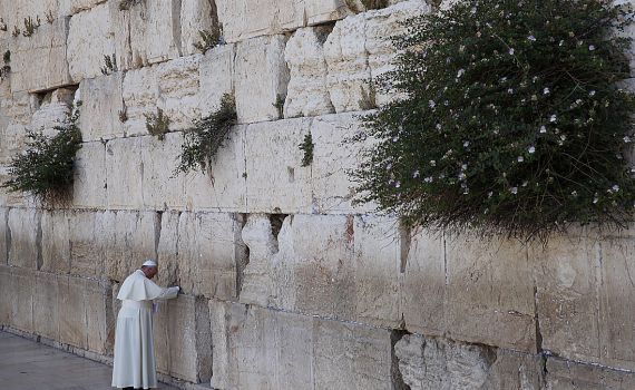 רב הכותל לאפיפיור: הילחם באנטישמיות