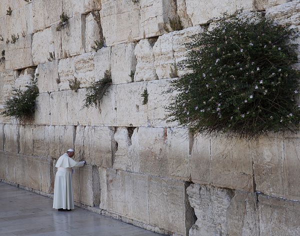 רב הכותל לאפיפיור: הילחם באנטישמיות