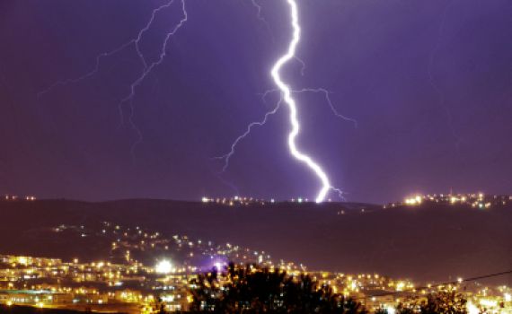 מרהיב: סערת הברקים בשמי ירושלים