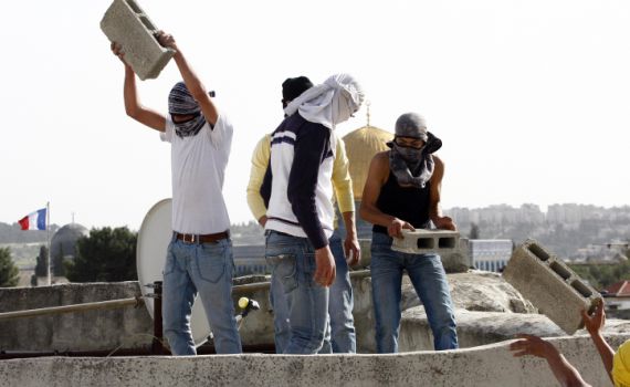 ערבים יידו אבנים, הר הבית נסגר למבקרים