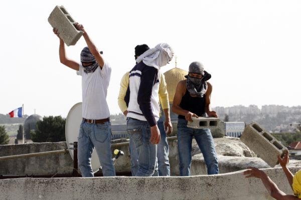 ערבים יידו אבנים, הר הבית נסגר למבקרים