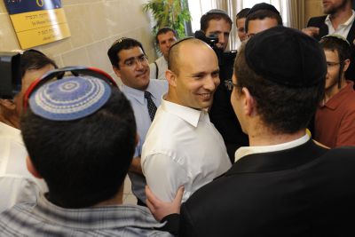 בנט מקדם העדפה מתקנת לעובדים חרדים