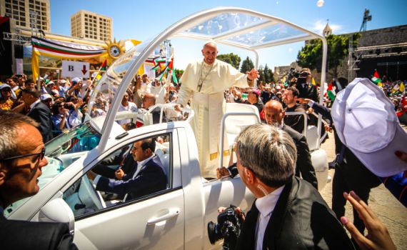 שרי הבית היהודי נעדרו מטקס קבלת הפנים לאפיפיור