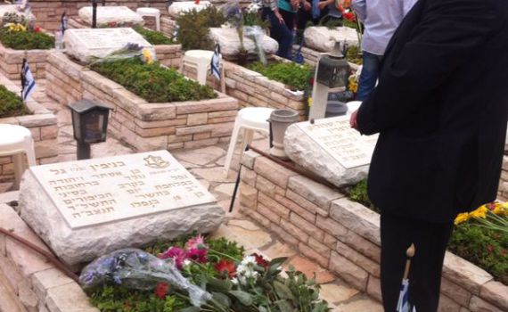 זוהה לפי הציצית: הרב אלי בן דהן פקד את קבר חברו לישיבה