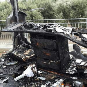 בית הכנסת בכביש 6 הוצת ונשרף כליל