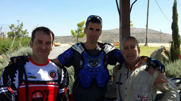 ירד מהחליפה: דני קושמרו יצא לרכיבת שטח באזור בנימין