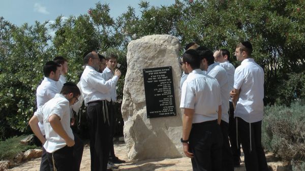 צעירים חרדים המיועדים לגיוס הקדישו את הלימוד לזכר הנופלים