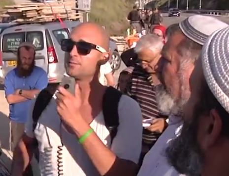 הטרול הגיע להפגנת אנשי השמאל: "אנחנו בעד יצהר"