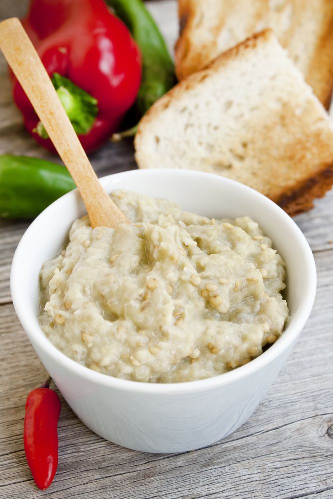 לאוהבי חצילים: שני סלטים לשתי סעודות