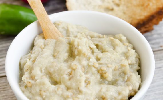 לאוהבי חצילים: שני סלטים לשתי סעודות