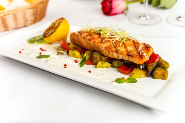 מתקתק ועסיסי: מתכון לסלמון ברוטב צ'ילי